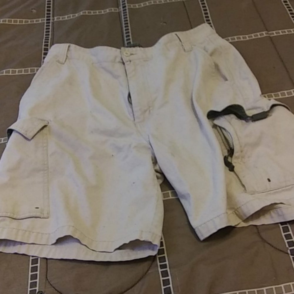 Cargo Shorts Light Kacky in Color